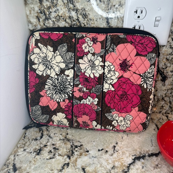 GUC Vera Bradley Pink and Brown Floral Laptop Case Quilted - Picture 2 of 10